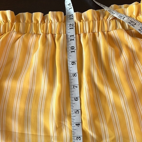 FOREVER 21 Yellow and White Striped Paper Bag High Rise Shorts Size Medium - Picture 9 of 11